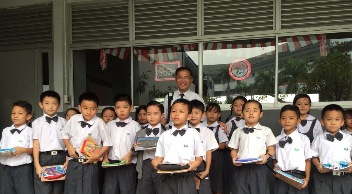 蔡炳坤執行長參與印尼大愛學校教育宣導，與學子相見歡。