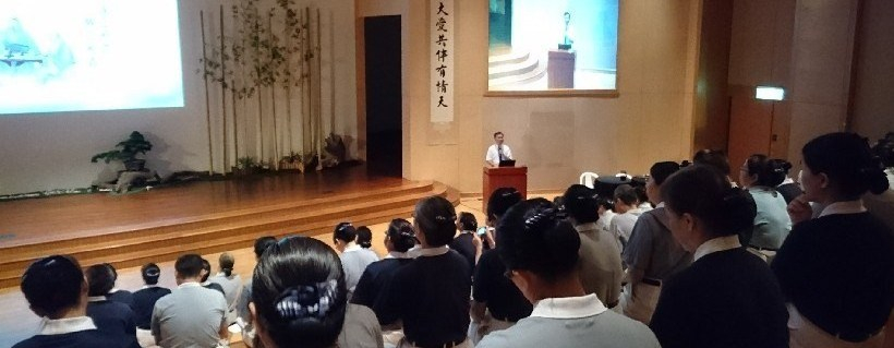 為期兩天的志工種子團隊工作坊在臺中靜思堂圓滿舉行，由慈善志業與教育志業合作、慈濟四校與社區志工連結。蔡炳坤執行長到場分享，期待慈濟人文教育，有志一同，共知共識共行，感動心動行動。(20181006)