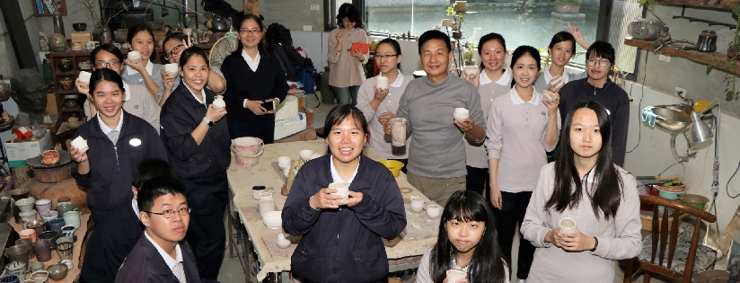 慈濟科技大學駐校藝術家蔡榮宗老師帶領學生DIY陶作小物大變身。(20190103)