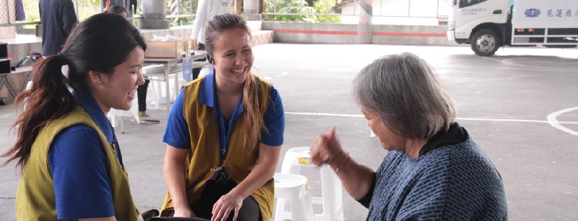 美國康乃爾大學學生來到慈濟大學研習，跟著志工做服務。(20190115)