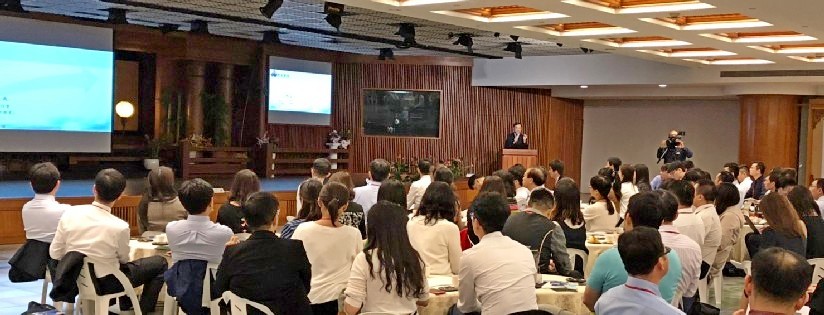 來自桃園的中小學校長、候用校長、主任們一行百餘人齊聚花蓮靜思堂，蔡炳坤執行長分享《孔子的教育思想與上人的教育理念》，從大家專注的眼神中看見下一代教育的希望。(20190222)