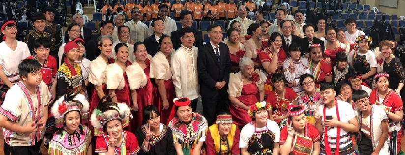 一場高水準的合唱之夜Go the Distance ～馬尼拉合唱團蒞臨慈濟科技大學演唱十八首精彩曲目，絕無冷場！慈濟科大原音合唱團也獻唱二首迎賓曲，賓主盡歡！蔡炳坤執行長與會交流勉勵。(20190306)