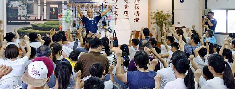 環保教育深紮根～臺南慈濟高中到仁德環保站及崇善環保站，親師生同心協力實作分類。(20190507)