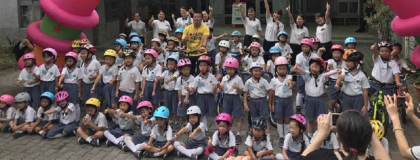 慈大附中附設幼兒園畢業，學子領取五公里單車認證。(20190627)