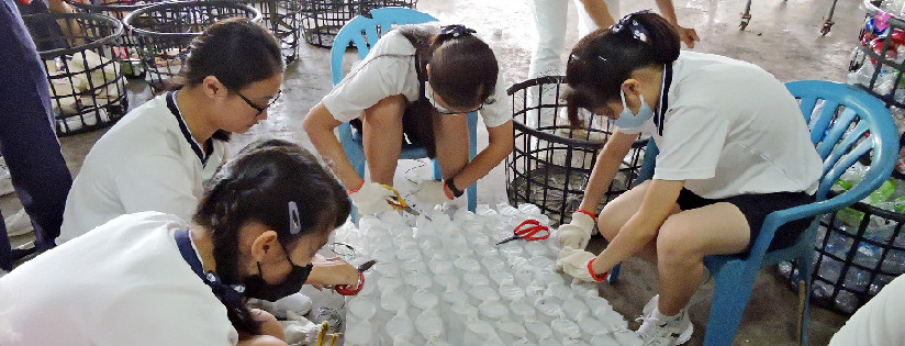 臺南慈中師生在佳里環保站服務，看見學生有所成長是最動人的禮物。(20190928)