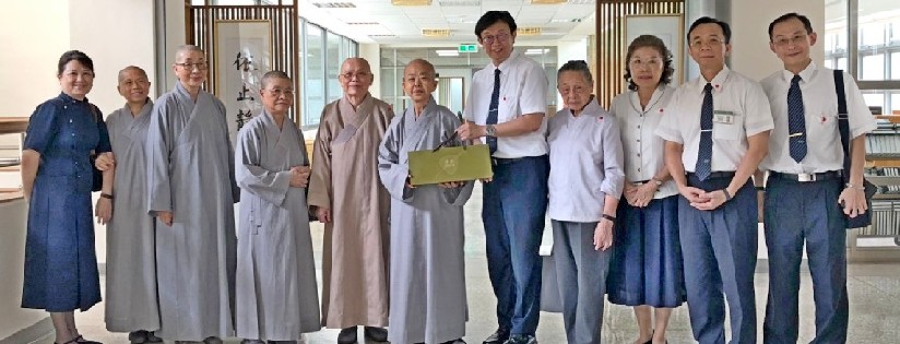 慈濟大學迎接彌陀禪寺道俊法師蒞校參訪，參觀慈濟學教學研究中心。(20200525)