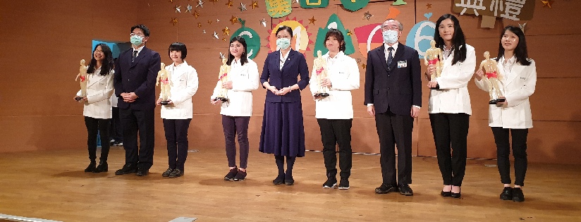 慈大後中醫舉辦受袍典禮，師長期勉在實習時多聽多看。(20200514)