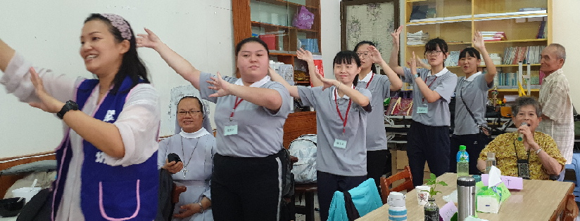 慈大兒家系學生，攜手佐倉天主堂長者唱跳。(20200709)