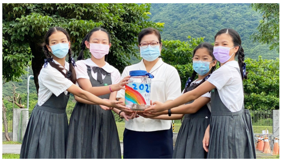 花蓮慈小畢業生植畢業樹 埋時空膠囊