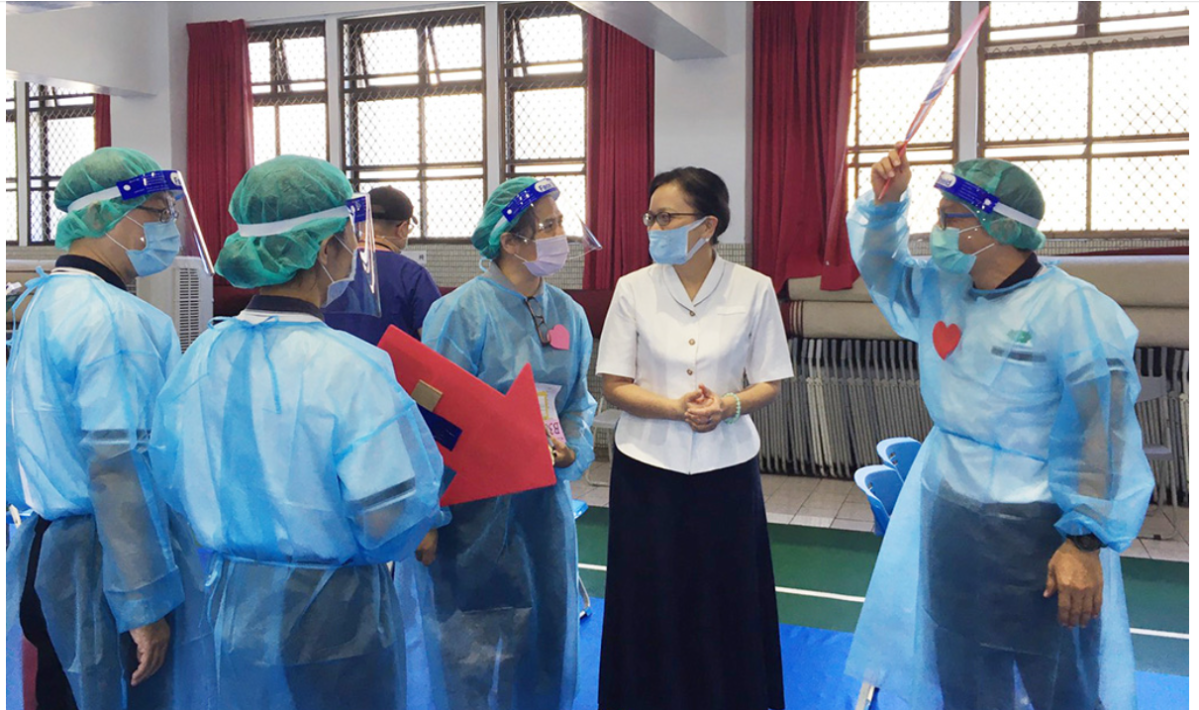 防疫前線 慈大師生參與疫苗施打志工服務